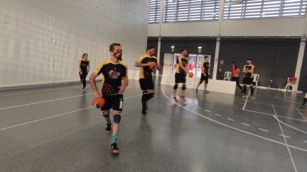 Instante de uno de los partidos de la Liga de Dodgeball de España disputado el pasado fin de semana en Utebo.