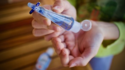 Uso de gel hidroalcohólico como medida preventiva frente al COVID-19