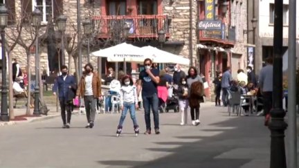 Turistas en Benasque (Huesca)