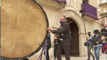 El equipo de rodaje no ha dejado de grabar la Semana Santa de Calanda