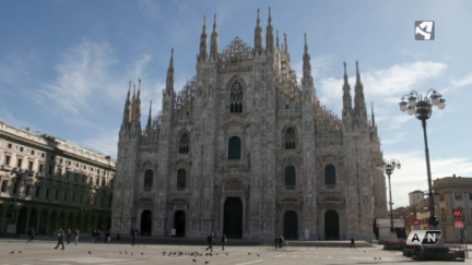 La plaza del 'Duomo' de Milán, vacía durante el confinamiento domiciliario italiano