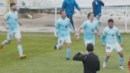 Celebración del gol del Brea.