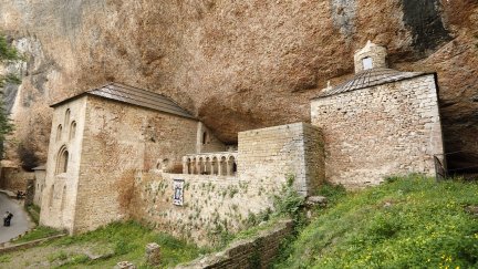Monasterio viejo de San Juan de la Peña, Huesca.