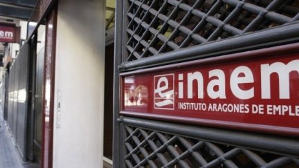 Entrada del Instituto Aragonés de Empleo.