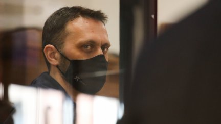 El acusado Norbert Feher, alias ‘Igor el Ruso', en el juicio dentro de una cabina de seguridad en la Audiencia Provincial de Teruel.