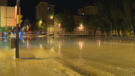 La avenida Valle de Broto quedó completamente anegada.