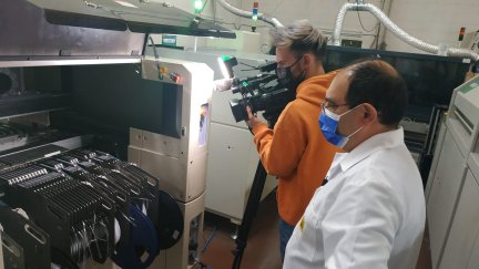 Esta empresa de la Puebla de Alfindén hace montajes electrónicos y sus componentes tardan hasta 50 semanas en llegar