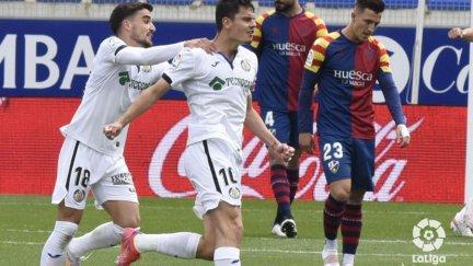 Enes Unal celebra su segundo gol en El Alcoraz.