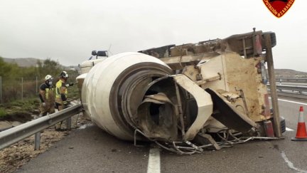 Camión accidentado a la altura de La Muela (Diputación Provincial Zaragoza).