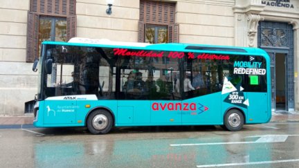 Autobús eléctrico en pruebas en la ciudad de Huesca.