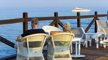 Dos turistas en la Costa del Sol (EP).