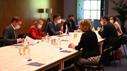 El presidente de Gobierno, Pedro Sánchez, durante la cumbre de la UE en Oporto.