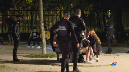 Las fuerzas de seguridad han vigilado la formación de botellones.