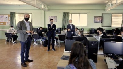 El alcalde de Zaragoza, Jorge Azcón, visita el Colegio Santo Domingo de Silos de Zaragoza.