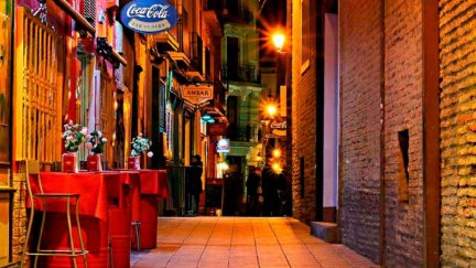 Bar en el Tubo de Zaragoza (EP).