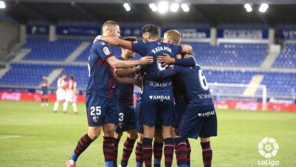 Los jugadores de la SD Huesca celebran el gol anotado ante el Athletic este miércoles.