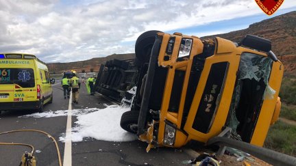 El vehículo ha caído en la cuneta por el lado del conductor (Foto: Diputación de Zaragoza)
