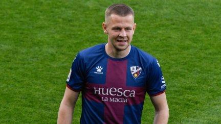 Denis Vavro, en un partido con la SD Huesca.
