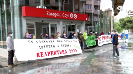 Manifestación en la estación Goya de Zaragoza.