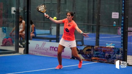 Ángela Caro, durante el partido. Imagen: World Padel Tour.