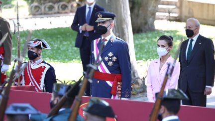 Los Reyes Felipe y Letizia durante el acto central del Día de las Fuerzas Armadas. (EP).