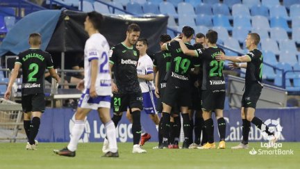 Los jugadores del Leganés celebran uno de los cinco goles anotados en La Romareda.
