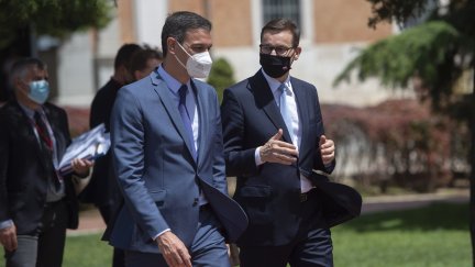 Pedro Sánchez, junto al primer ministro de Polonia, Mateusz Morawiecki, tras la XIII Cumbre hispano-polaca