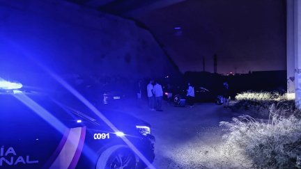 'Rave' ilegal de 50 personas bajo un puente de la Z-40 en Zaragoza.