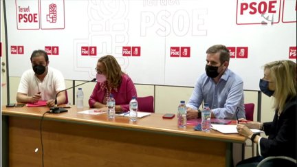 Mayte Pérez, en el centro, durante el encuentro de este lunes