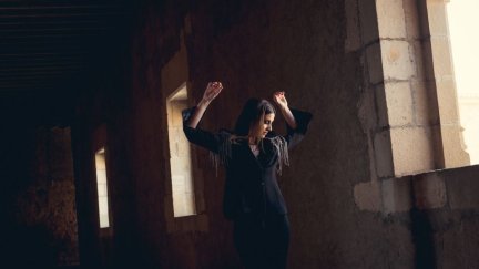 Elem, durante una sesión promocional en el castillo de Mora de Rubielos. / JAIME ORIZ