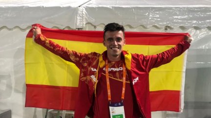 Carlos Mayo, tras conseguir la mínima olímpica en Birmingham.