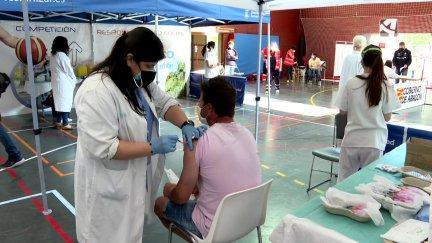 Vacunación con Janssen en el Polideportivo del Campus San Francisco (Zaragoza).
