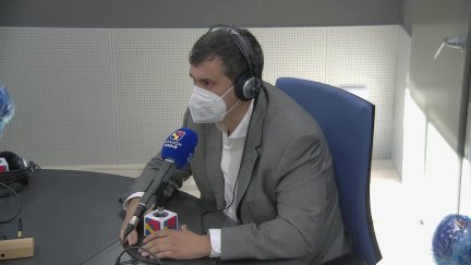Joaquín Palacín, presidente de CHA, en los estudios de la CARTV en Huesca.