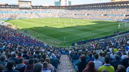 Estadio de La Romareda con público.