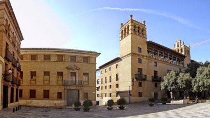 Fachada del consistorio oscense