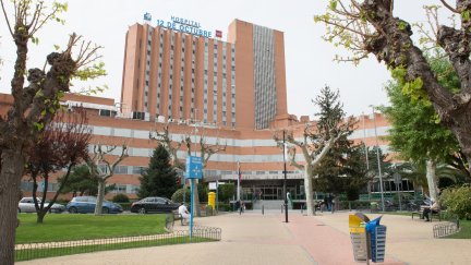 Fachada del Hospital 12 de Octubre (Madrid).