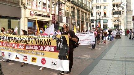 Pilar Remírez, portavoz del Sindicato de Trabajadores y Trabajadoras por el Empleo Público de Aragón (Stepa), durante la concentración.