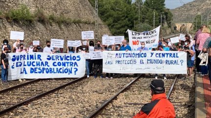 Concentración en Fayón este domingo (Foto: AragónNoPierdasTuTren).