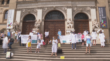 Los médicos eventuales se han concentrado este domingo en el Paraninfo.