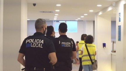 Servicios de emergencias y autoridades policiales continúan con las inspecciones.