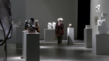 Visitantes en el Museo Pablo Serrano, en Zaragoza.