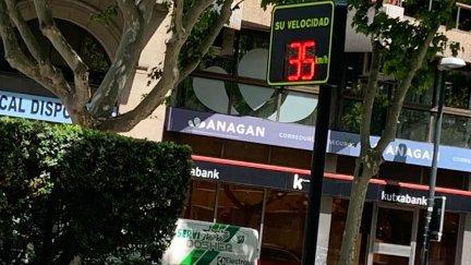 Panel indicador de velocidad en Zaragoza.