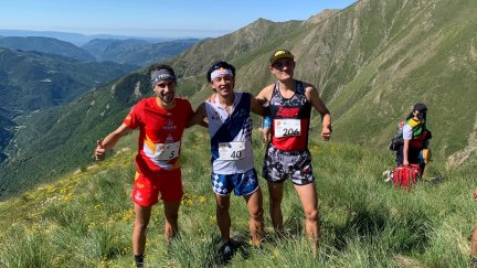 Daniel Osanz (izq), junto al japonés Ueda (centro) y Delorenzi (dcha).