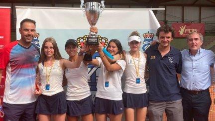 El equipo femenino del Real Zaragoza Club de Tenis ha finalizado en tercera posición.