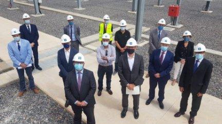 Miembros del Ejecutivo aragonés, directores de Red Eléctrica y el alcalde de Cariñena, durante la visita al recinto.
