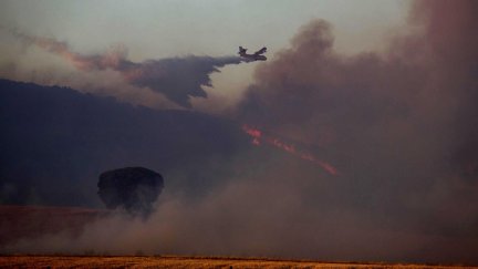 Labores de extinción del incendio en el Monte Yerga, en La Rioja (EFE).