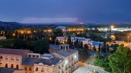 El incendio se podía apreciar desde Tudela (Alejandro Toquero).