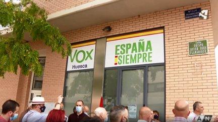 Fachada de la nueva sede de Vox, en Huesca.