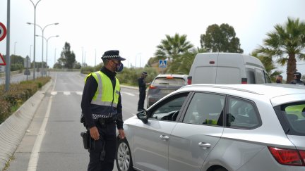 La Policía Local, en un control (EP).