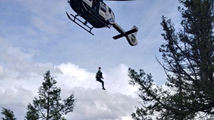 El helicóptero de la Guardia Civil ha participado en el rescate.